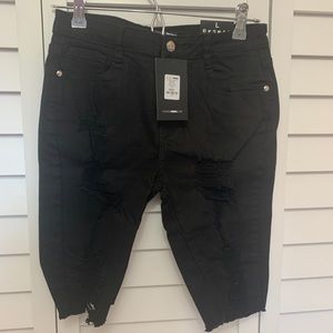 Fashion Nova Brand New Denim Black Bermuda (Large)